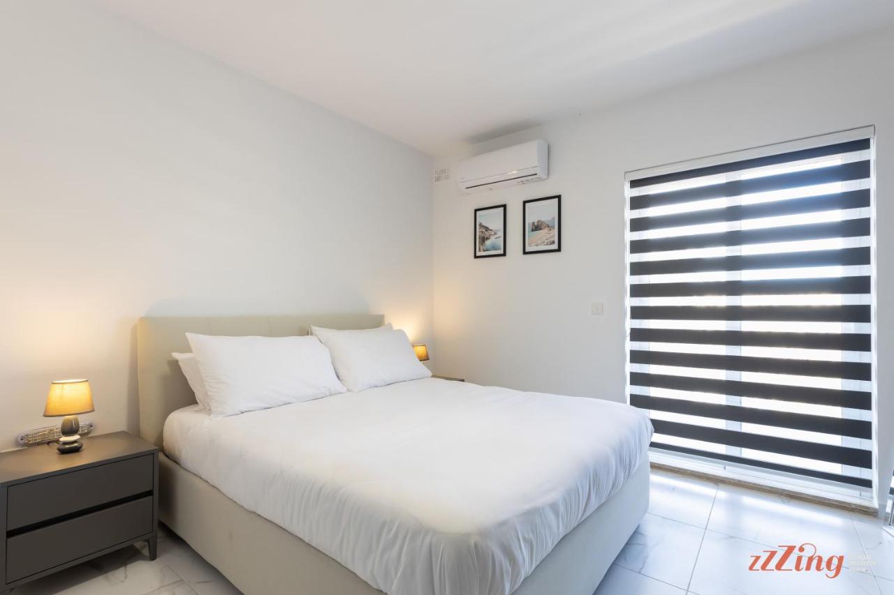 A Stunning Apartment With Spectacular Sea Views เซนต์พอลส์เบย์ ภายนอก รูปภาพ