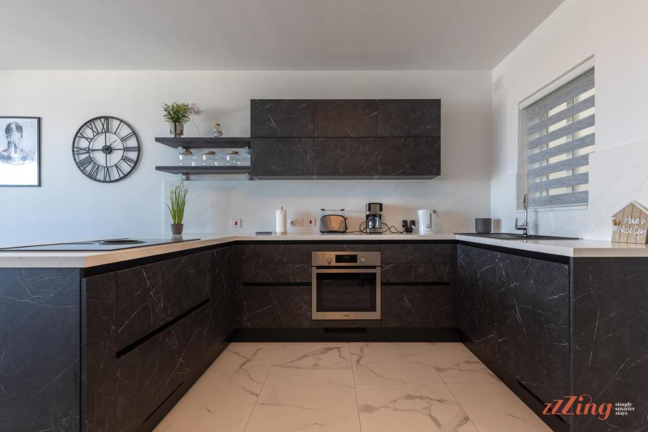 A Stunning Apartment With Spectacular Sea Views เซนต์พอลส์เบย์ ภายนอก รูปภาพ